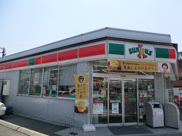 Convenience store. 400m until Thanksgiving (convenience store)