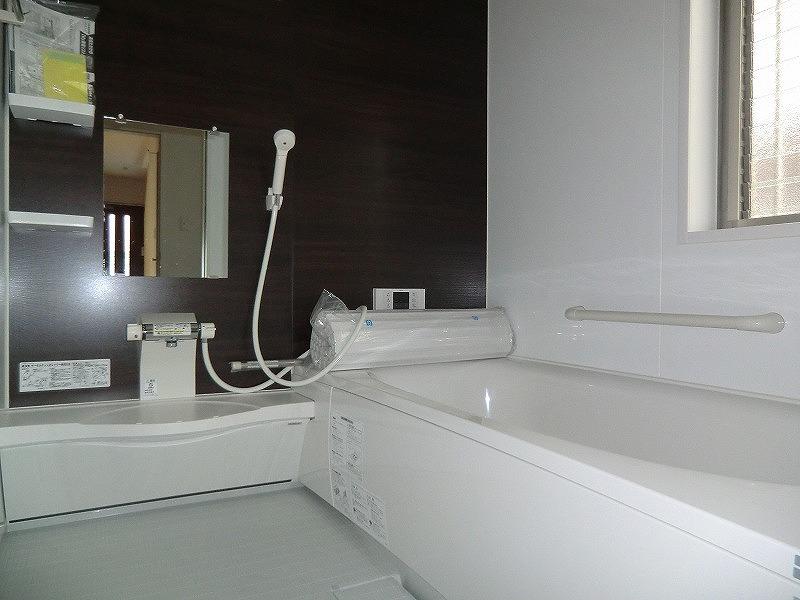 Bathroom. Local (11 May 2013) Shooting