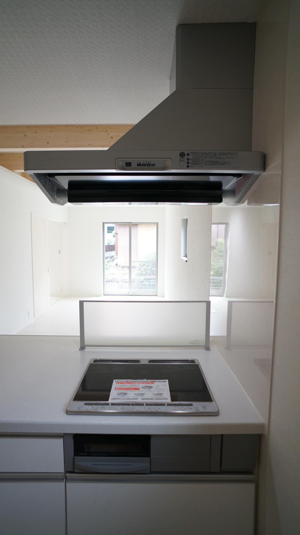 Same specifications photo (kitchen). Same construction company construction cases: IH cooking heater