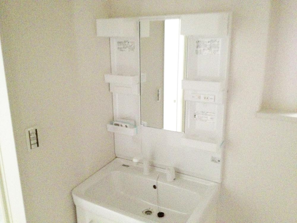 Wash basin, toilet. Bathroom vanity Vanity shower