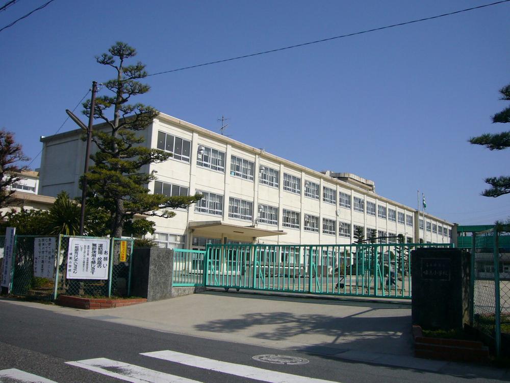 Primary school. Kasugai Municipal Ajiyoshi to elementary school 990m