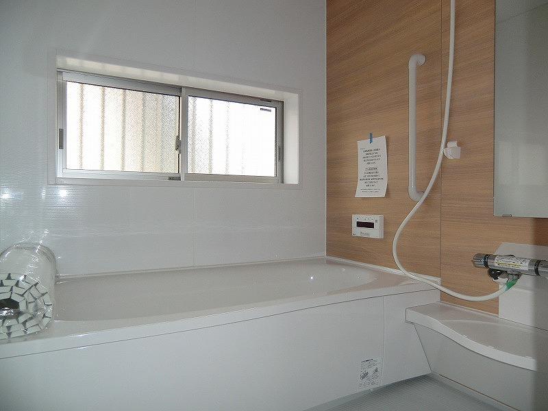 Bathroom. Local (12 May 2013) Shooting