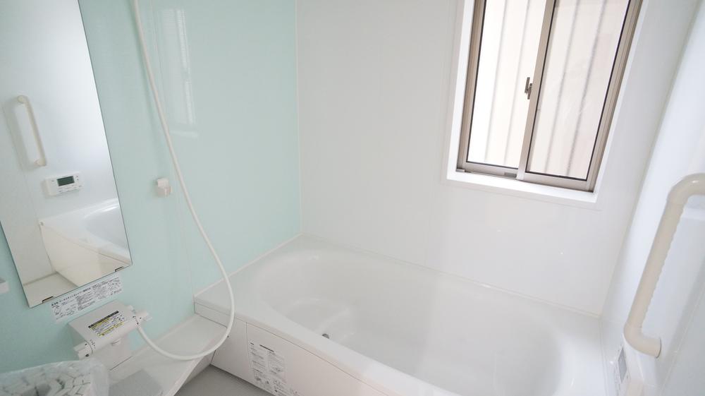 Bathroom. Local (11 May 2013) Shooting