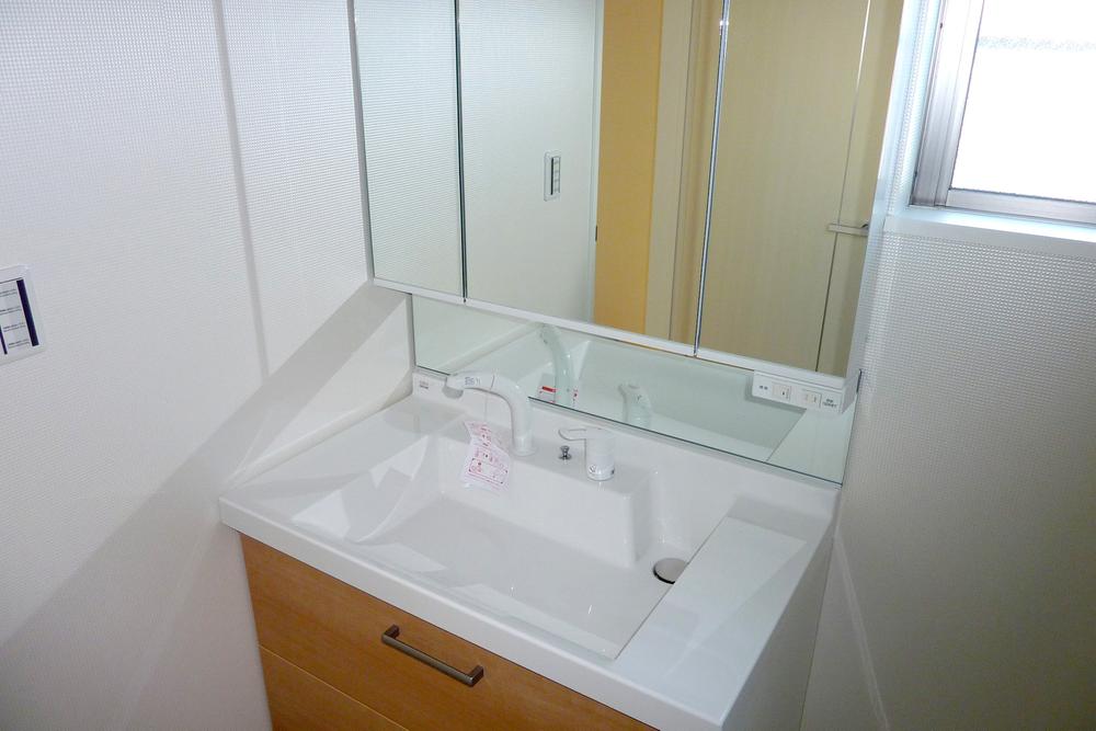 Wash basin, toilet. Indoor (12 May 2013) Shooting