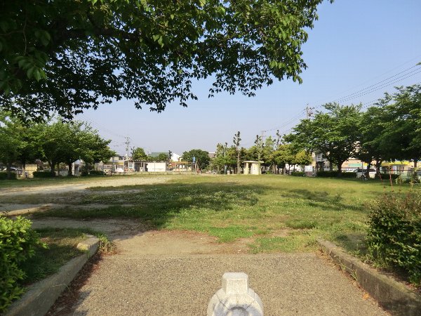 park. 60m to Shitachu park (park)
