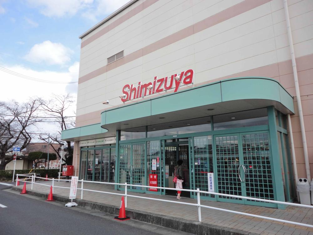Supermarket. 905m until Shimizuya Kasugai store