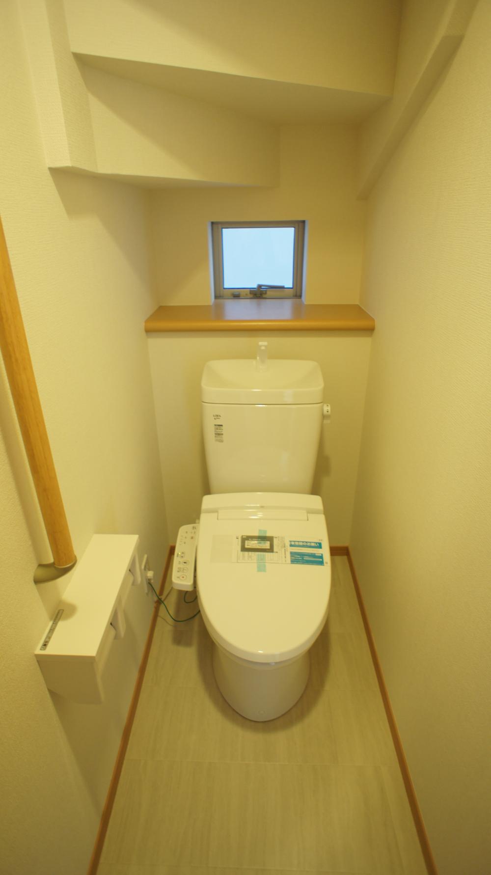 Toilet. Indoor (11 May 2013) Shooting