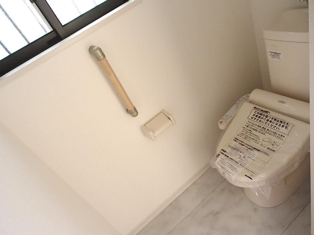 Toilet. Indoor (11 May 2013) Shooting