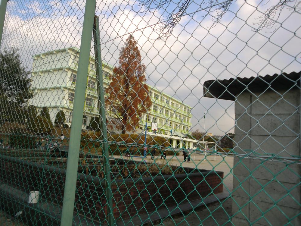 Primary school. Kasugai Municipal Iwanaridai to Nishi Elementary School 273m