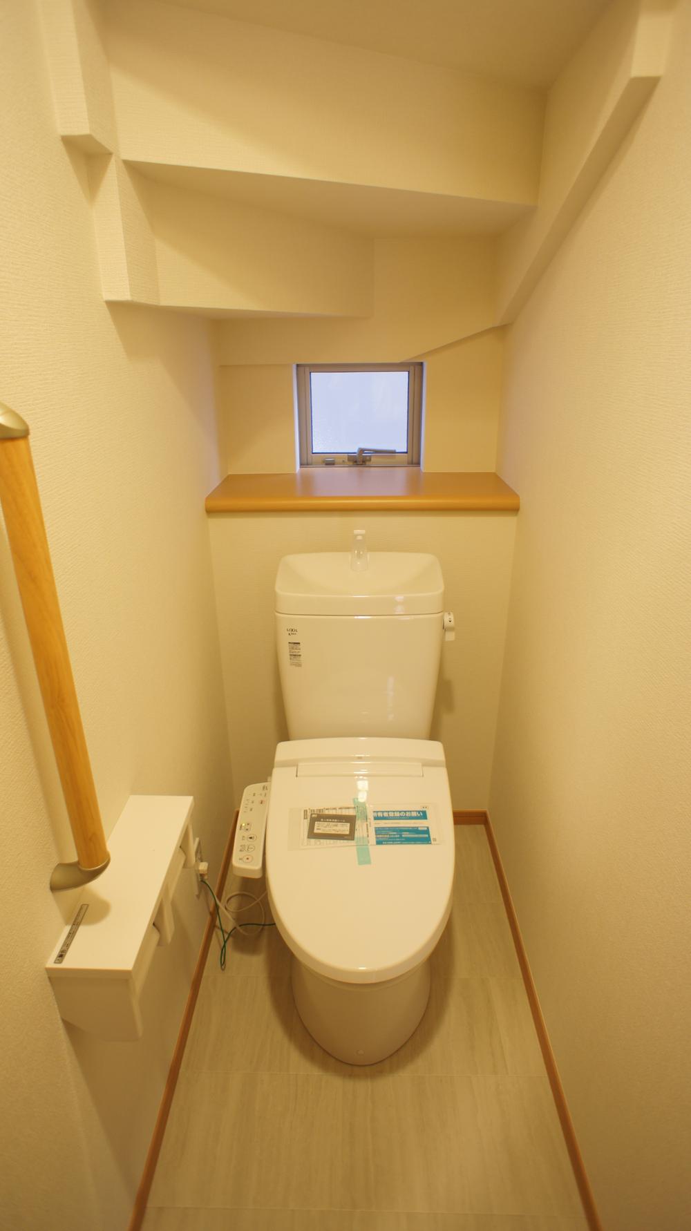 Toilet. Indoor (11 May 2013) Shooting