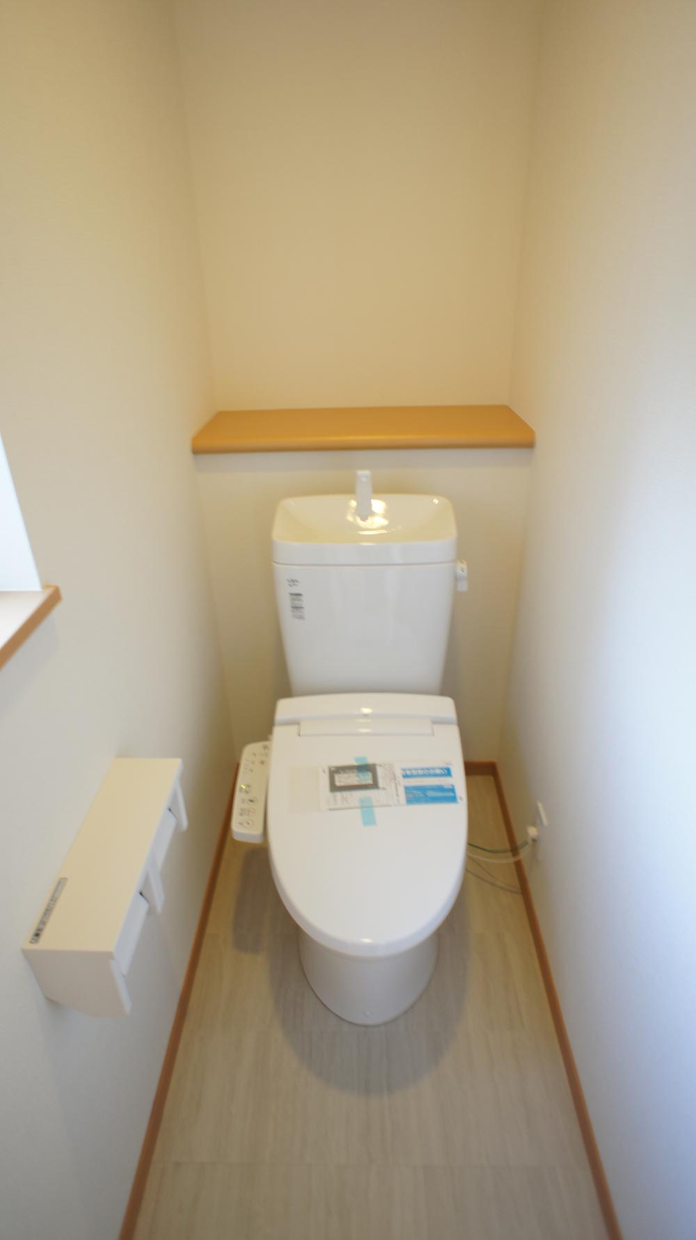 Toilet. Indoor (11 May 2013) Shooting