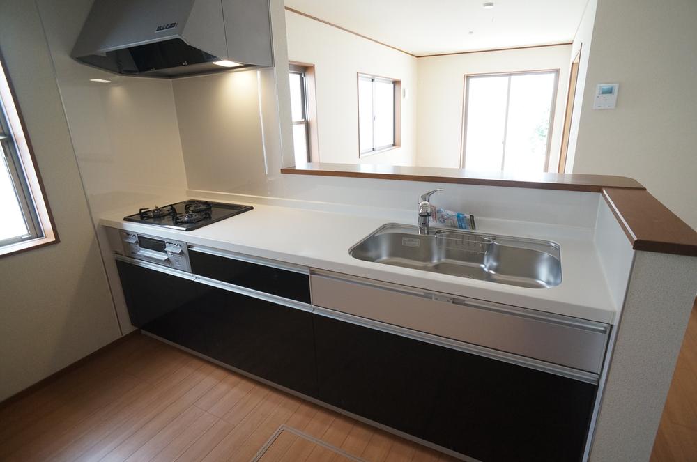 Same specifications photo (kitchen). It is the example of construction of the same construction company.  It is different from the actual photo. 