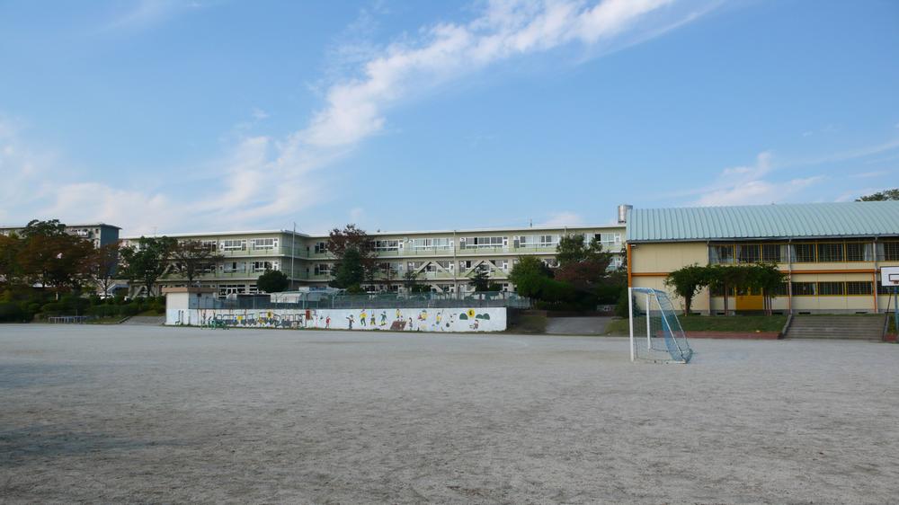 Primary school. Fujiyamadai until elementary school 480m
