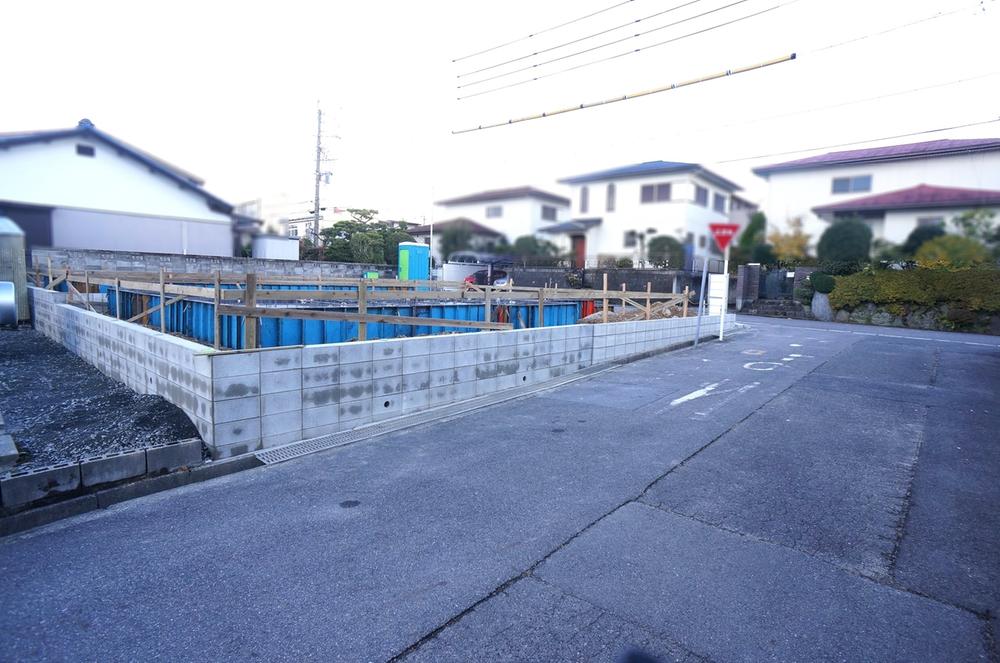 Local photos, including front road. Local (12 May 2013) Shooting