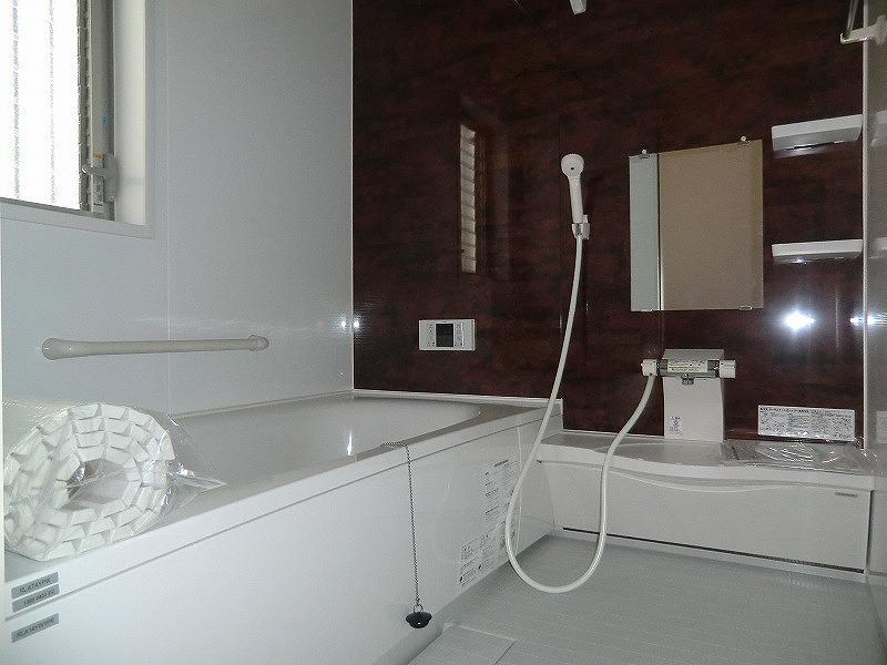 Bathroom. Local (11 May 2013) Shooting