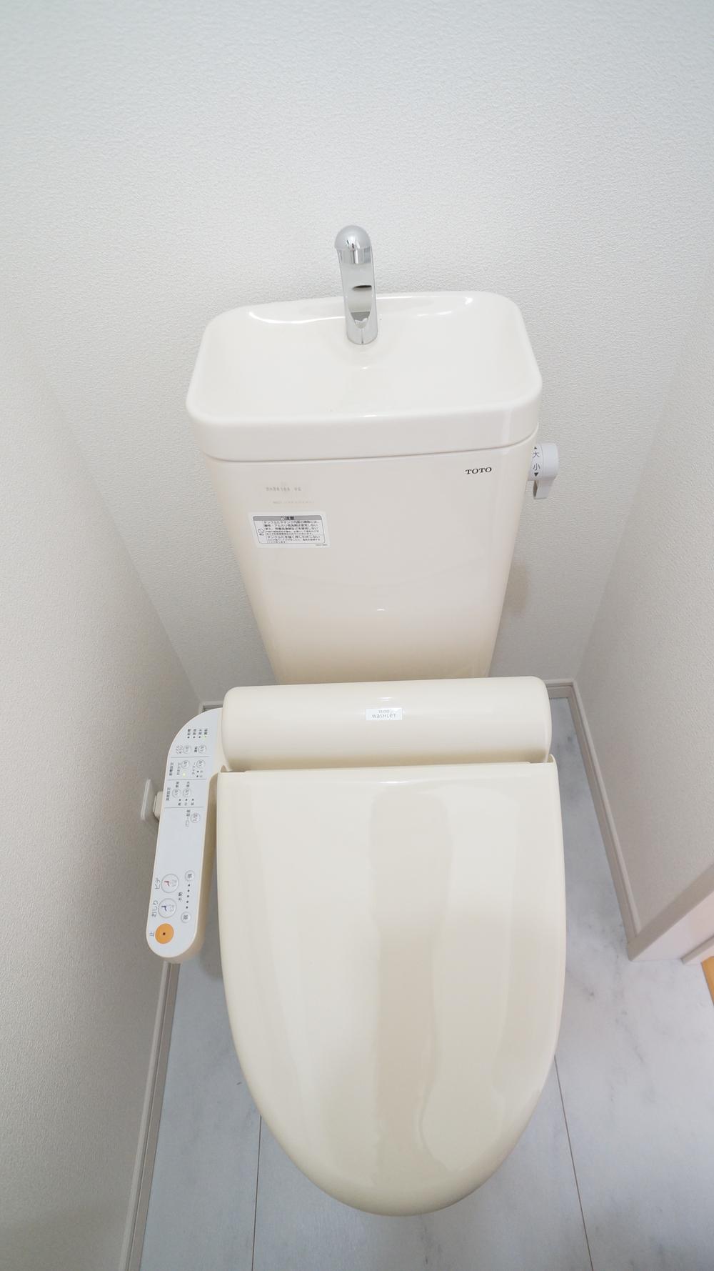 Toilet. Local (11 May 2013) Shooting
