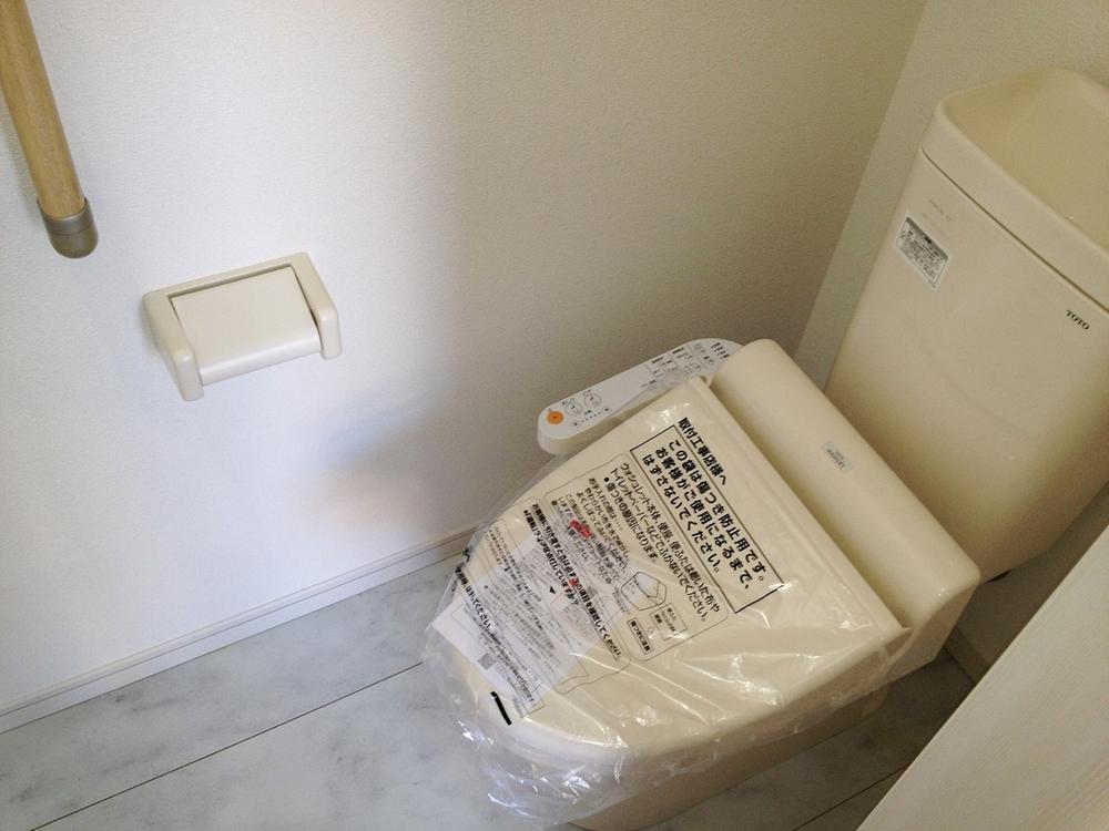 Toilet. Toilets: 2013 November shooting