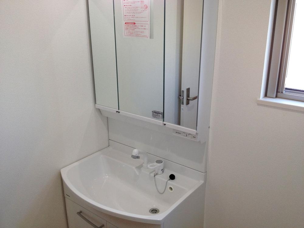 Wash basin, toilet. Basin: 2013 November shooting