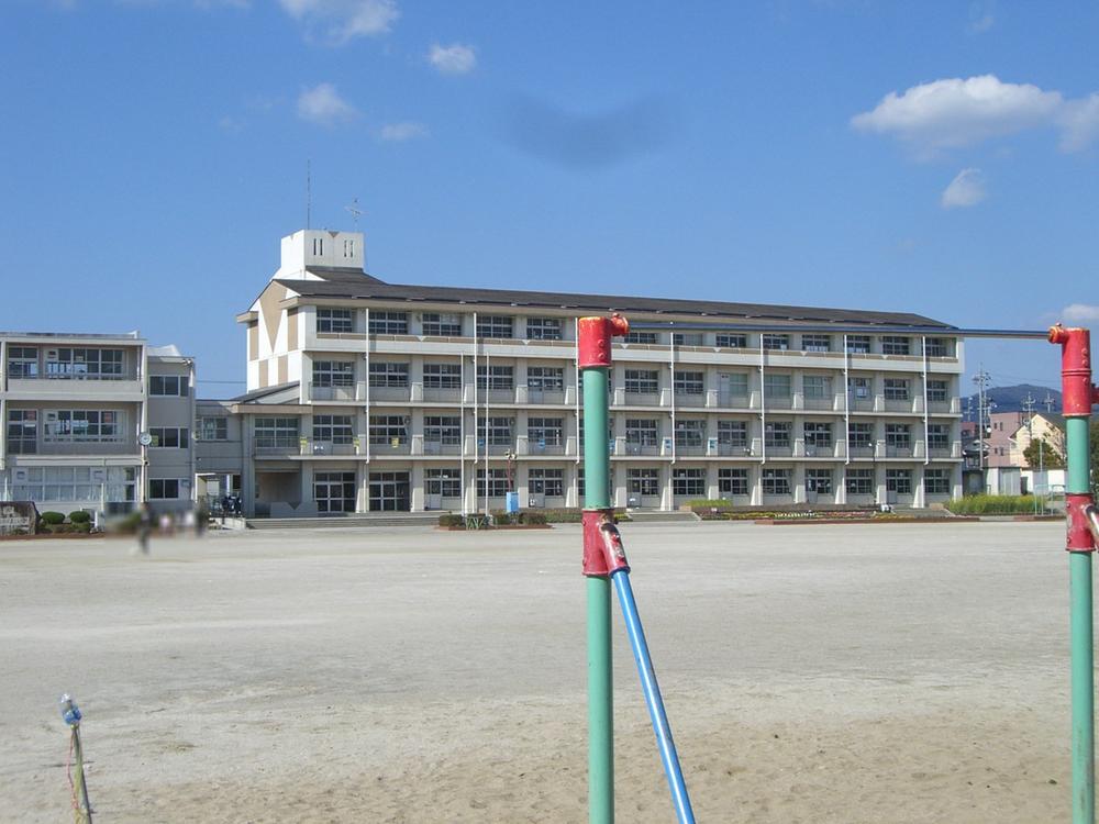 Primary school. 1220m to Kasugai Municipal Fuji Elementary School