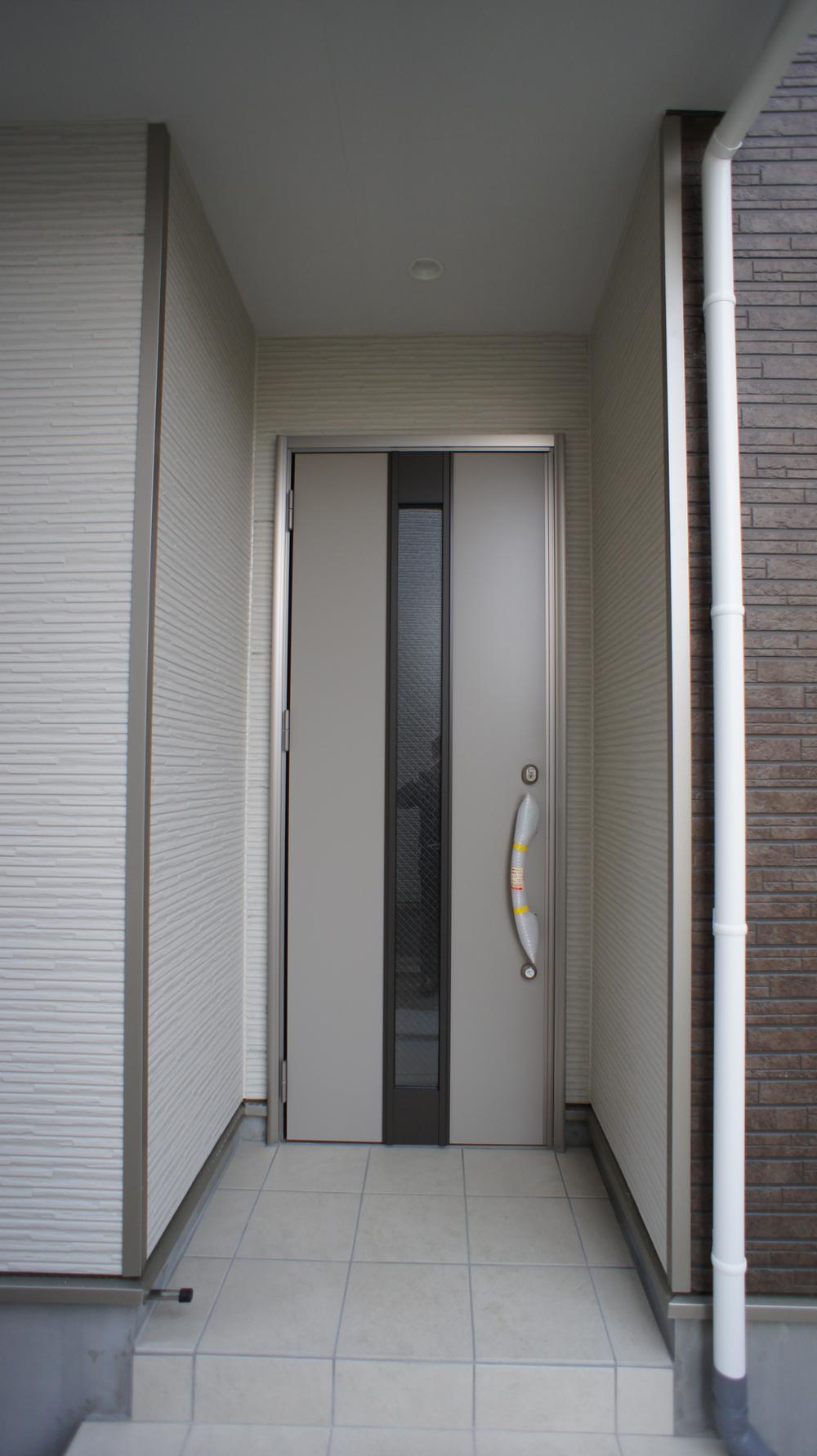 Entrance. Local (December 6, 2013) Shooting