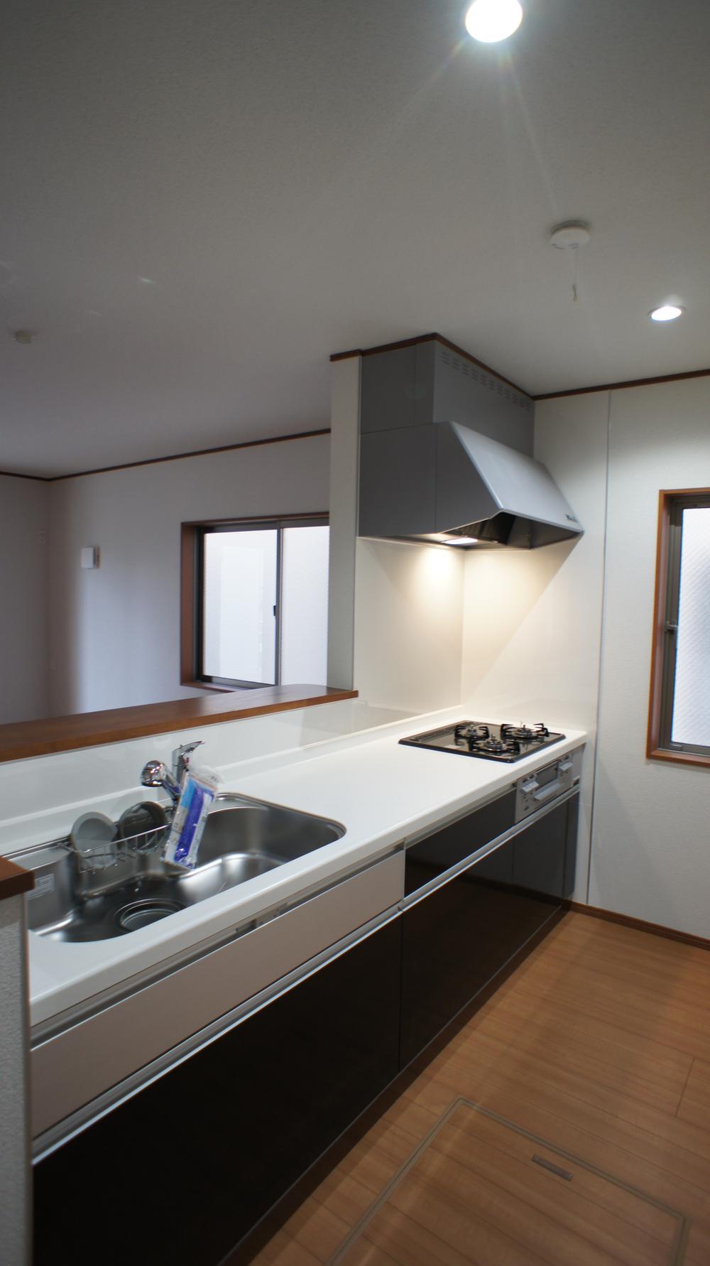 Kitchen. Local (December 6, 2013) Shooting