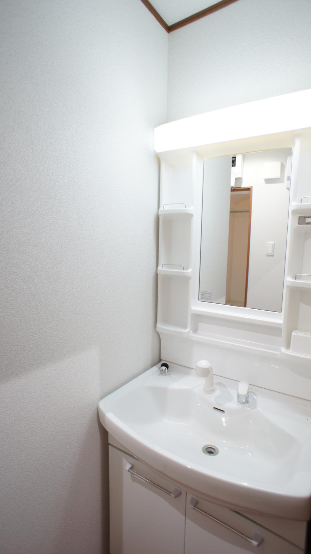 Wash basin, toilet. Local (December 6, 2013) Shooting