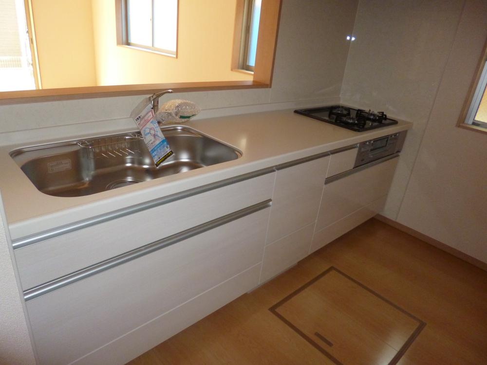 Same specifications photo (kitchen). * Different from the actual ones