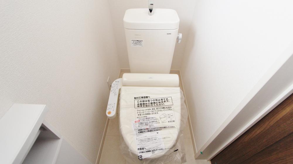 Toilet. Indoor (11 May 2013) Shooting