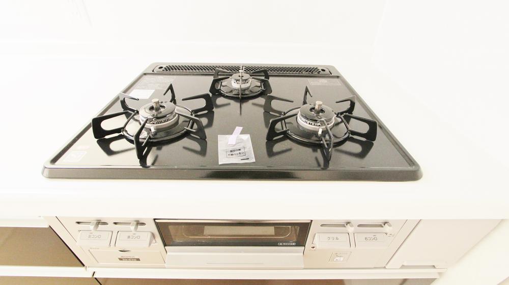 Other Equipment. 3-burner stove with grill