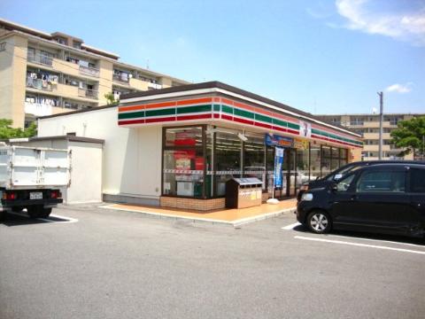 Other. Seven-Eleven Kasugai Ajiyoshihakusan cho shop (other) up to 354m