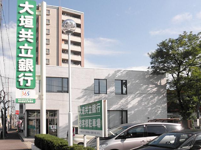 Bank. Ogaki Kyoritsu Bank Kozoji to the branch 580m