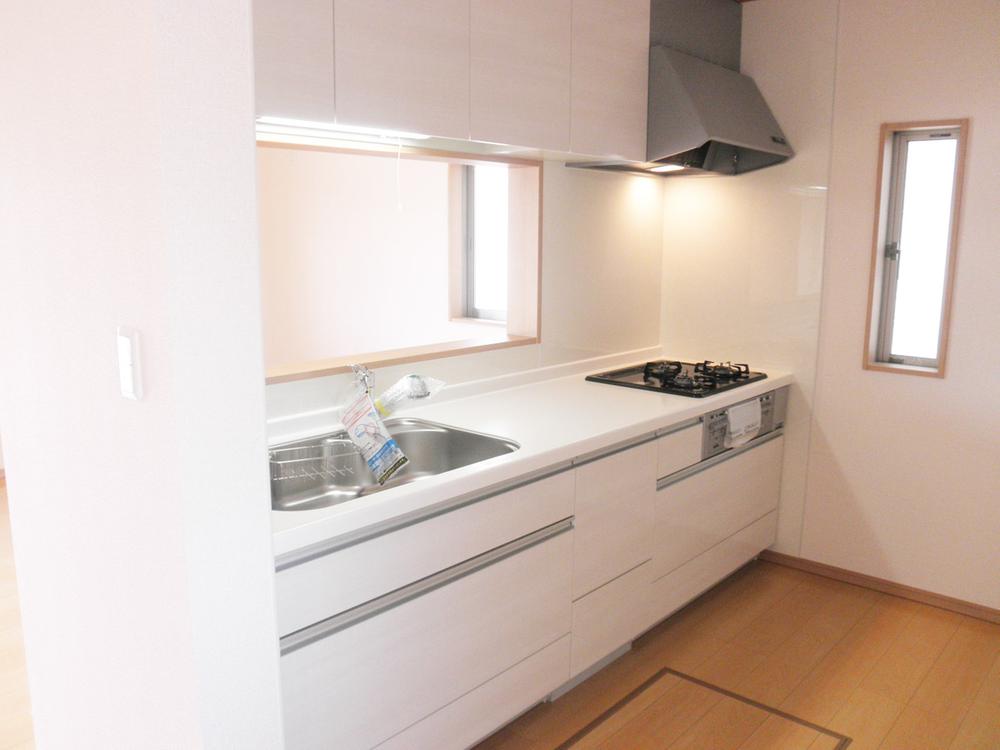 Kitchen. kitchen  Face-to-face system Kitchen (Under-floor storage available)