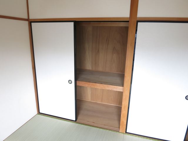 Receipt. Is a Japanese-style room of storage.