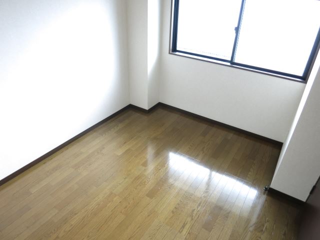 Living and room. North of the Western-style.
