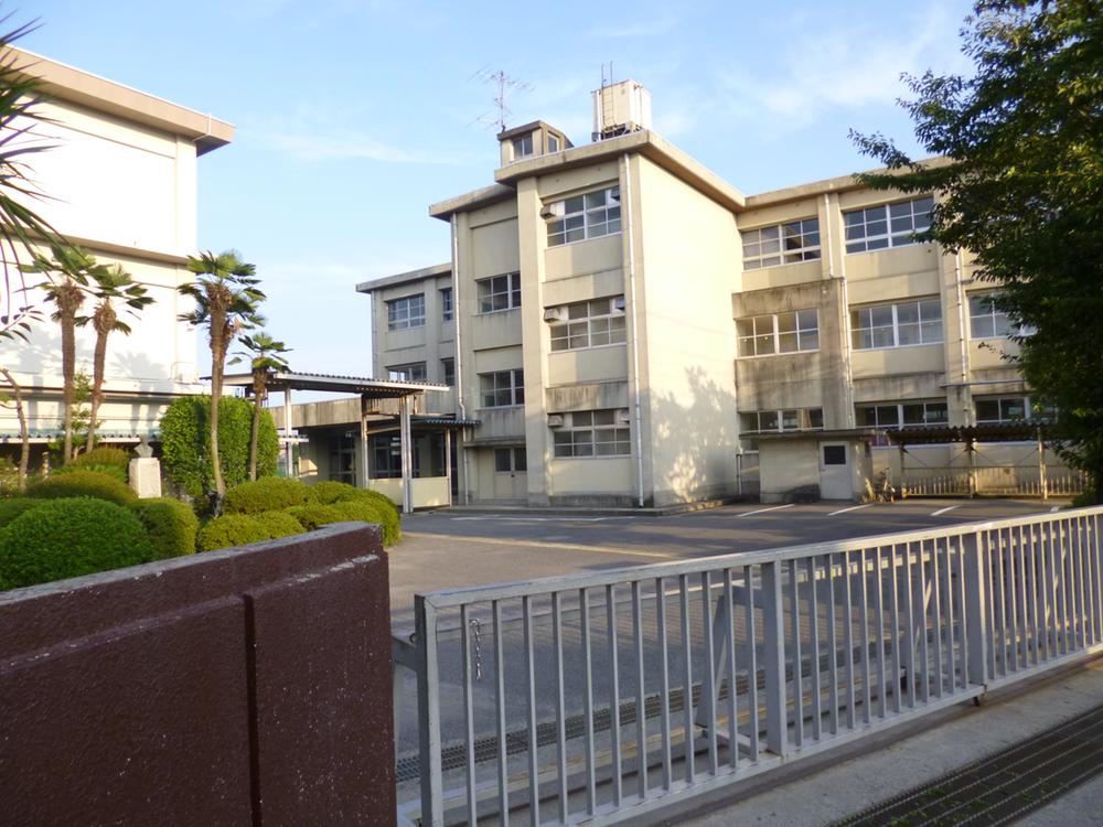 Junior high school. Kasugai 1626m to stand the West Junior High School