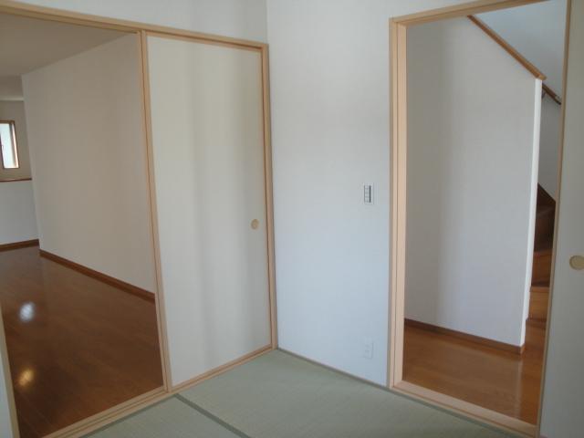 Other. Same specifications Japanese-style room.  Different from the actual image. 