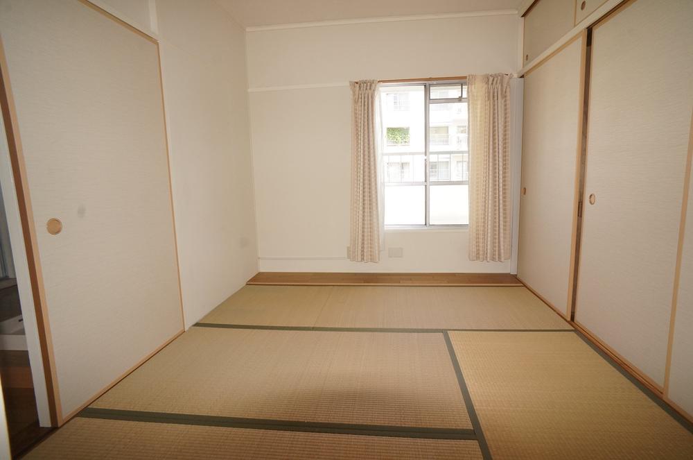 Non-living room. Japanese-style room 4.5 Pledge (north)