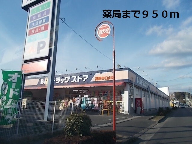 Dorakkusutoa. B & 950m to D (drugstore)