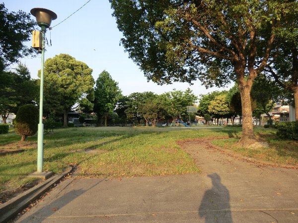 park. 500m to Machida park (park)