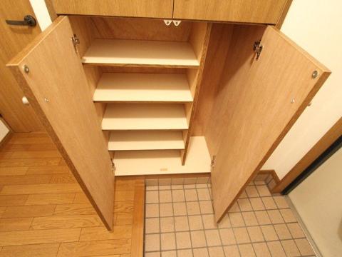 Other room space. Cupboard storage