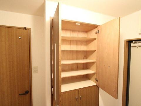 Other room space. Cupboard upper receiving