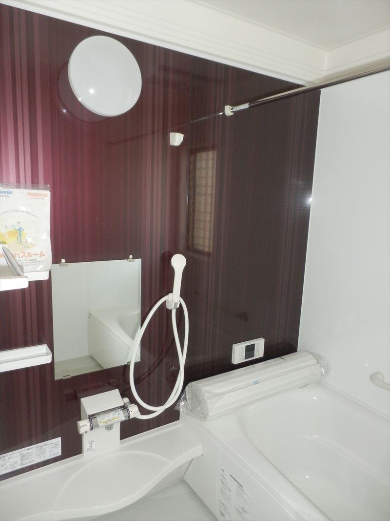 Same specifications photo (bathroom). The same construction company similar photos