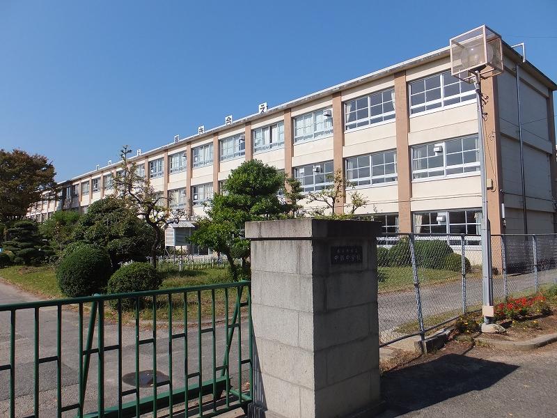 Junior high school. 1900m to Central Junior High School