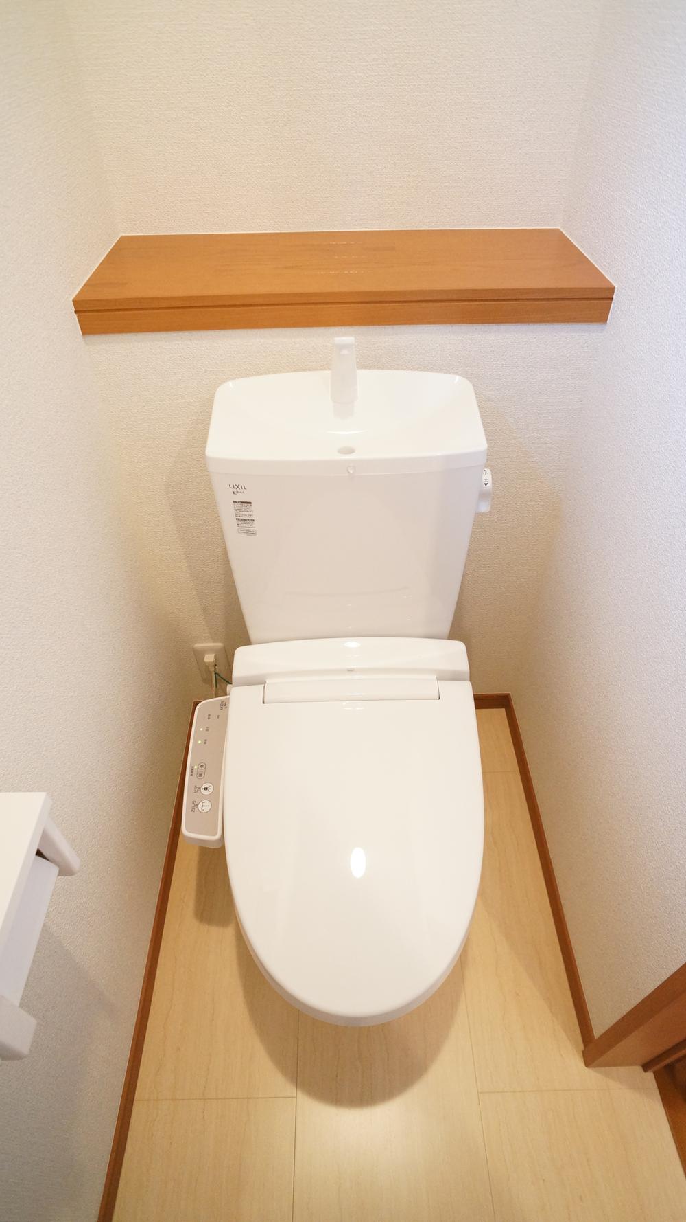 Toilet. Local (11 May 2013) Shooting