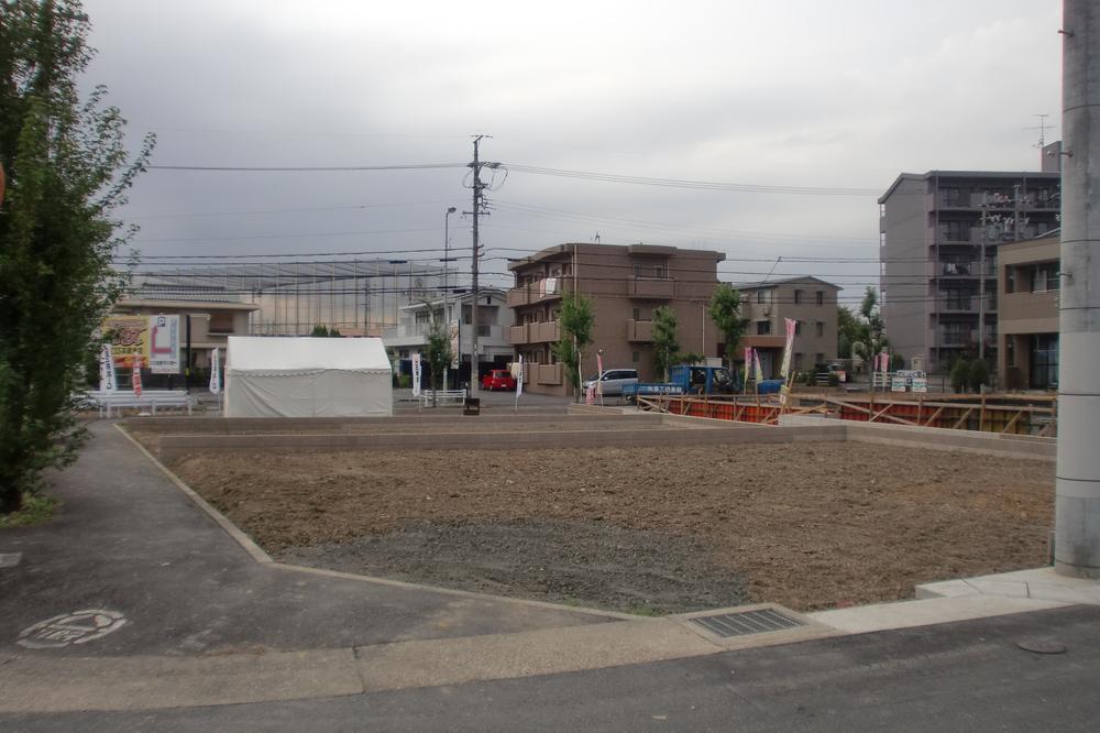 Local photos, including front road. Shooting from C compartment (more than 50 square meters of spacious land)