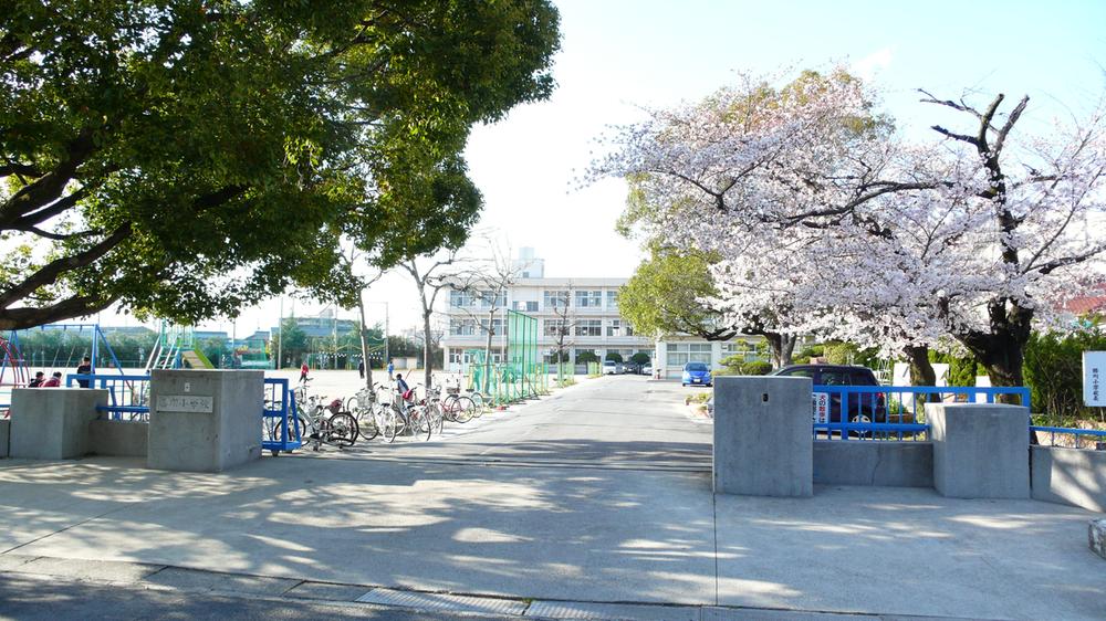 Primary school. Kasugai Municipal Katsukawa to elementary school 1212m