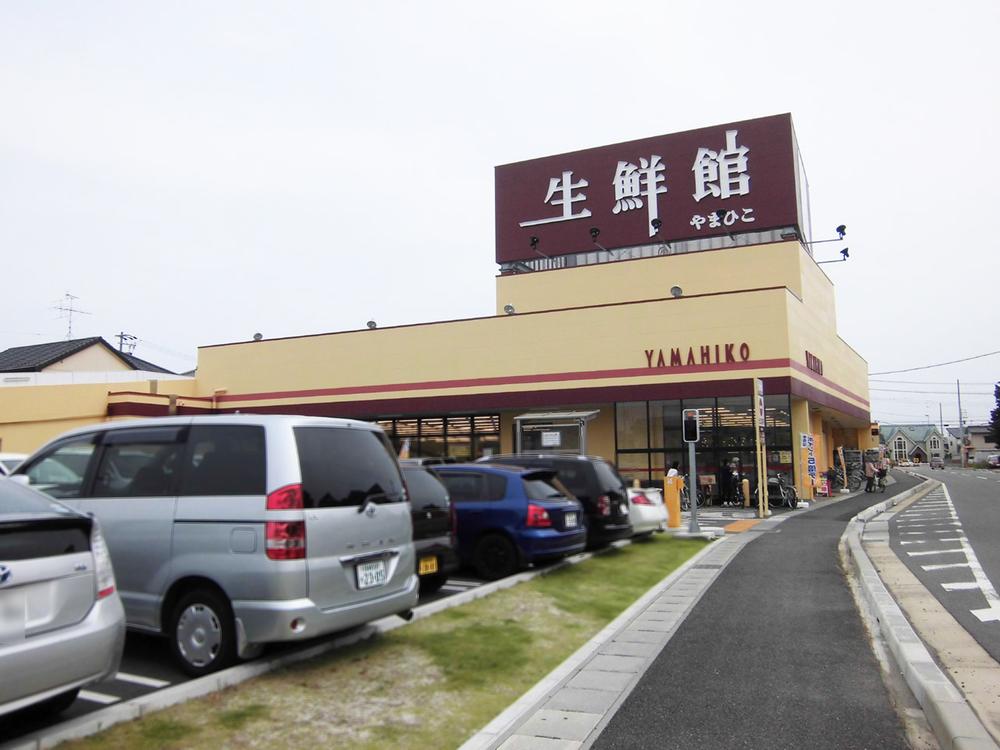 Supermarket. 890m until fresh Museum and Mahiko Komaki shop