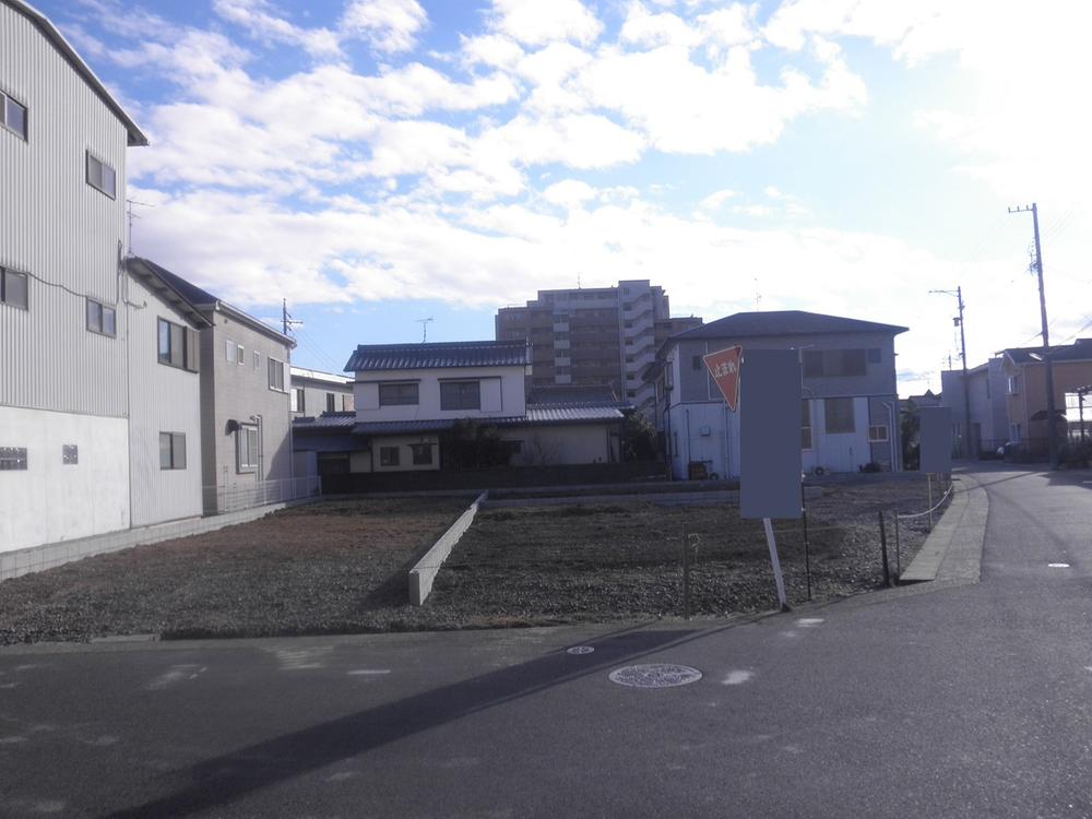 Local photos, including front road. Local panoramic view: 2013 December 24, shooting
