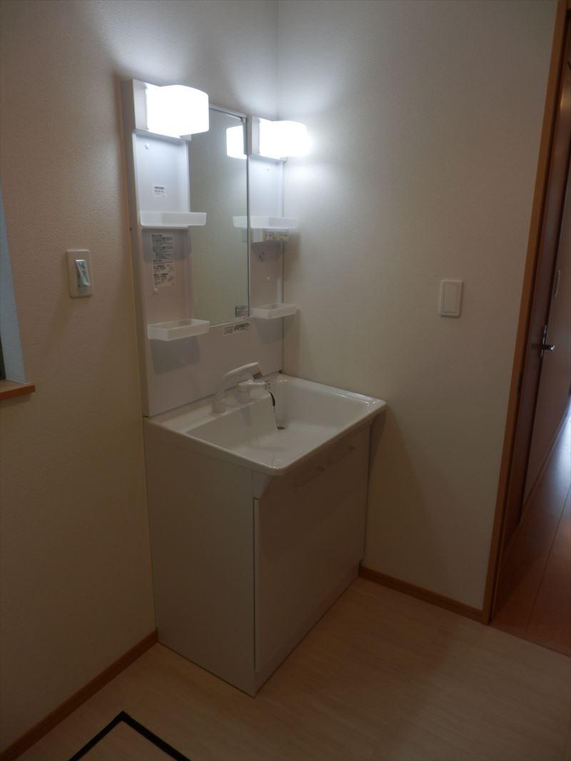 Wash basin, toilet