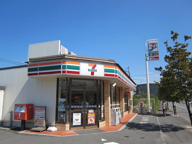 Convenience store. 816m to Seven-Eleven